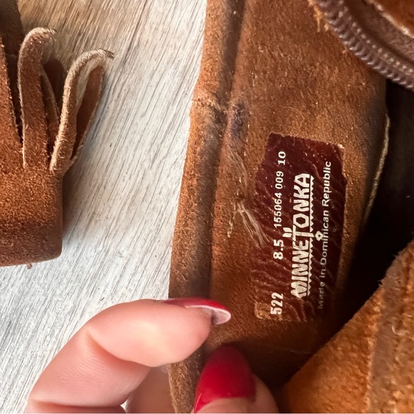 Minnetonka moccasins, suede, w/ fringe, ankle fit - Picture 2 of 6